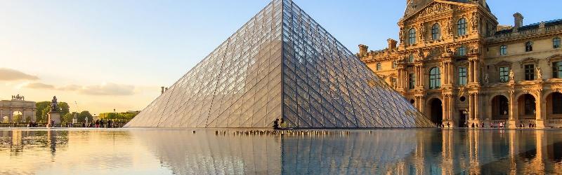 Vue panoramique de la Grande Galerie du Louvre abritant la peinture au louvre